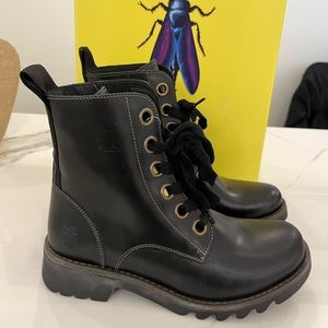 NWT RAGI BOOT FLY LONDON *BOUTIQUE*